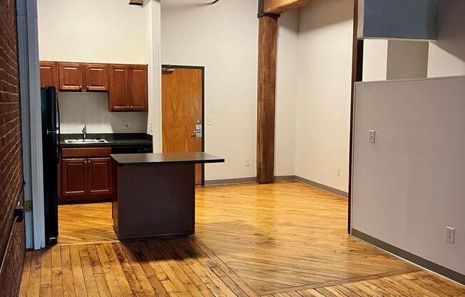 1 bed, 1 bath, 626 sqft, $1,750, Unit 45-107