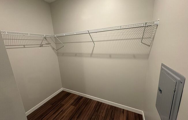 1 bed, 1 bath, 705 sqft, $1,600, Unit 512