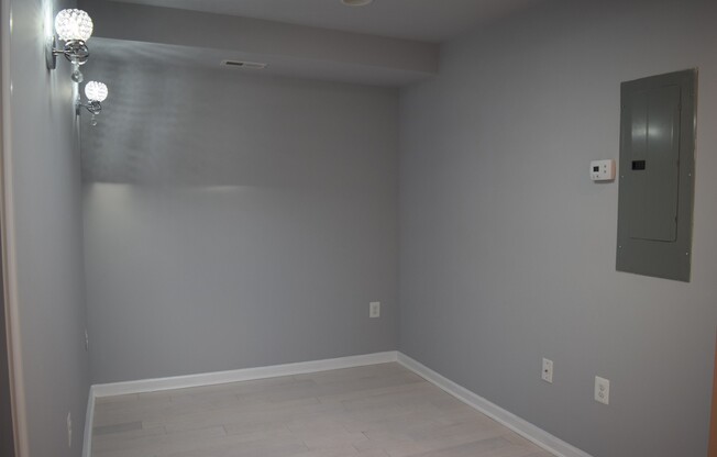Charming 1 BD 2 BA with office near H St NE!!