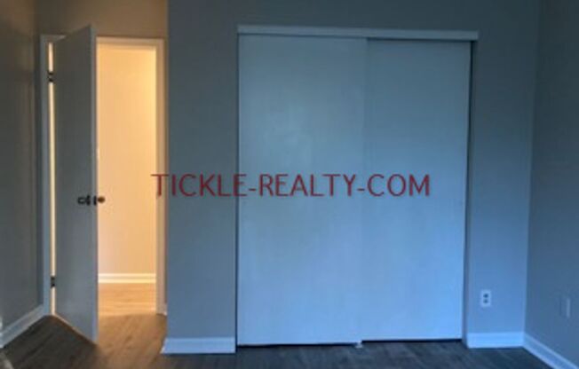 2 beds, 1 bath, $1,195, Unit 3
