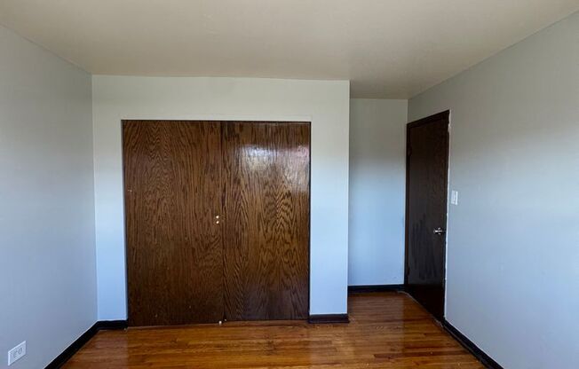 2 beds, 1 bath, $1,150, Unit 2