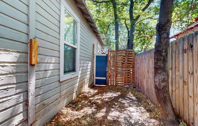 2 beds, 1 bath, 900 sqft, $1,400, Unit 823 11th Street NW
