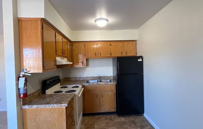 2 beds, 1 bath, $1,195, Unit 7931-07