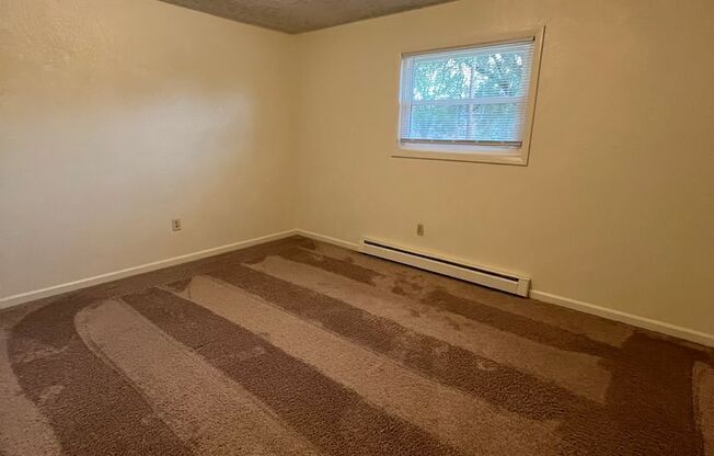 2 beds, 1 bath, 903 sqft, $1,170, Unit K-4