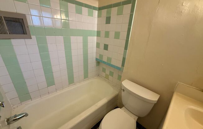 Studio, 1 bath, $700, Unit 3