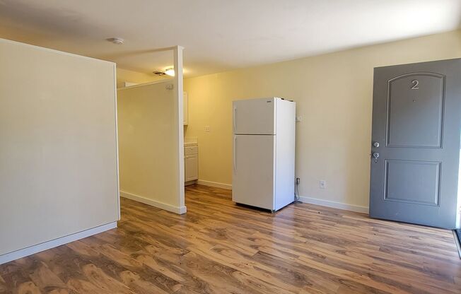 Studio, 1 bath, 385 sqft, $1,195, Unit #5233-2