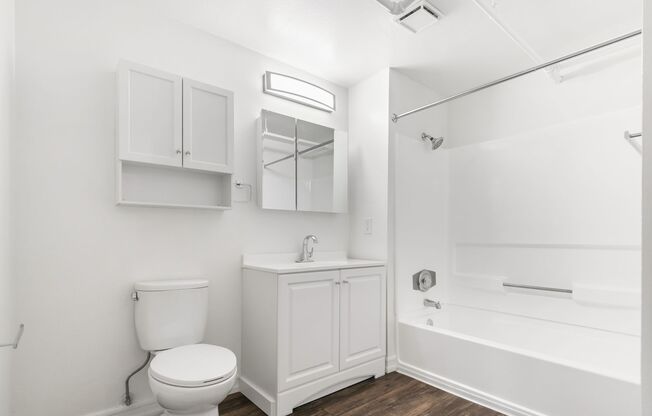 1 bed, 1 bath, 1,000 sqft, $2,450, Unit 431