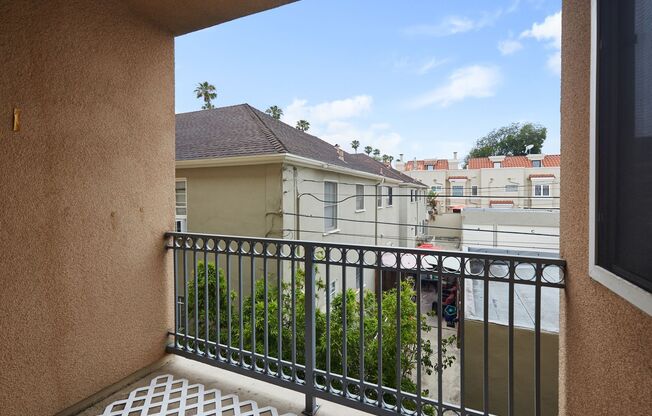 2 beds, 2 baths, $4,300, Unit # 207