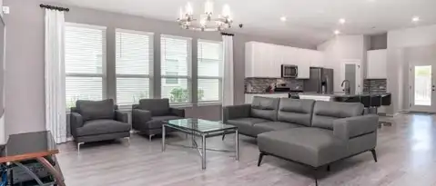 2527 VERONA WAY