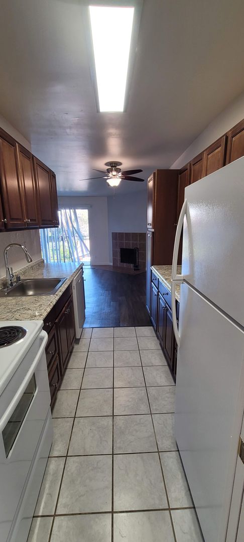 2 beds, 2 baths, 850 sqft, $2,895, Unit 31