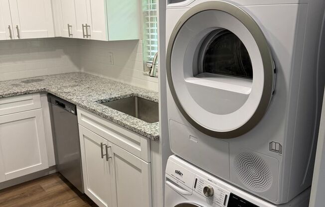 2 beds, 1 bath, 700 sqft, $1,399, Unit 2330-3