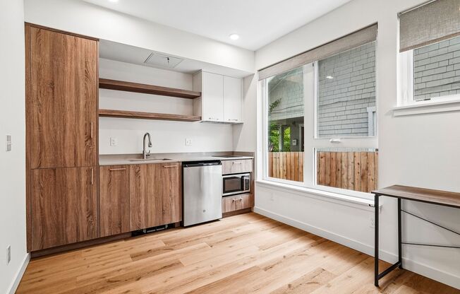 Studio, 1 bath, 250 sqft, $1,204, Unit 102