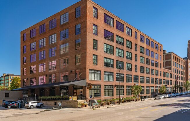 1 bed, 1 bath, 761 sqft, $2,080, Unit 730-330
