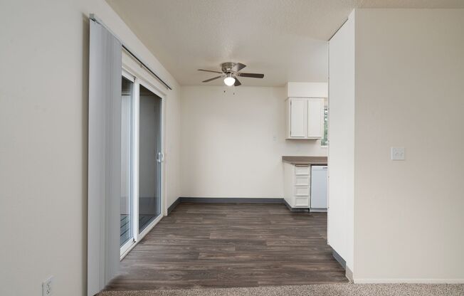 1 bed, 1 bath, 674 sqft, $1,350, Unit 858