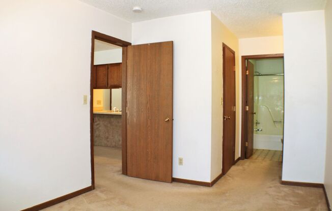 2 beds, 2 baths, 750 sqft, $1,195, Unit #05