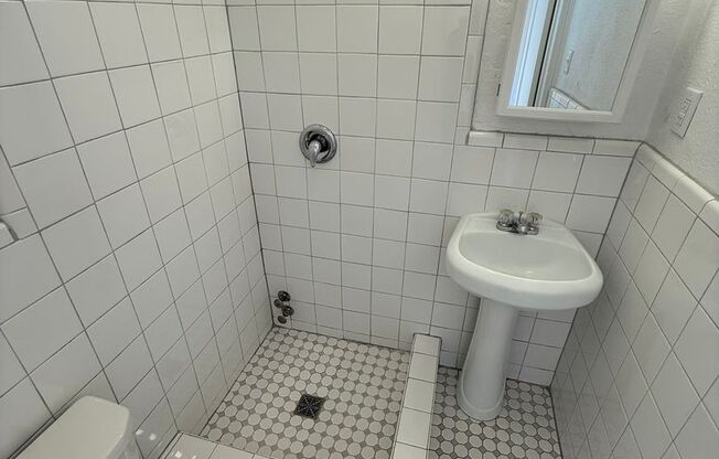 Studio, 1 bath, 294 sqft, $1,365, Unit New King Edward  3A3