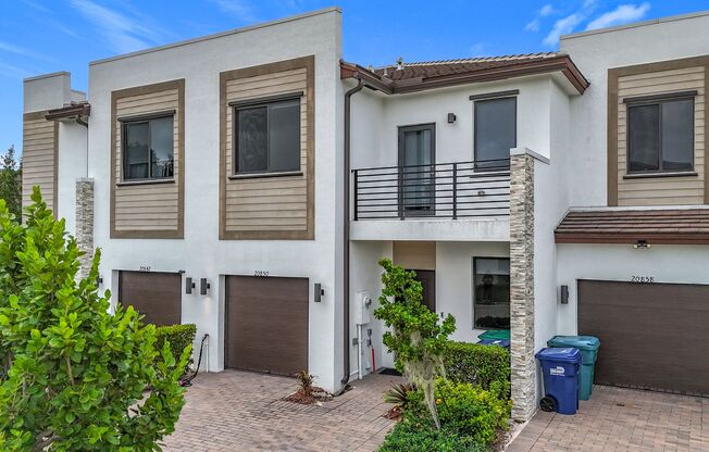 Gorgeous 4 bedroom Townhouse close to Aventura Mall