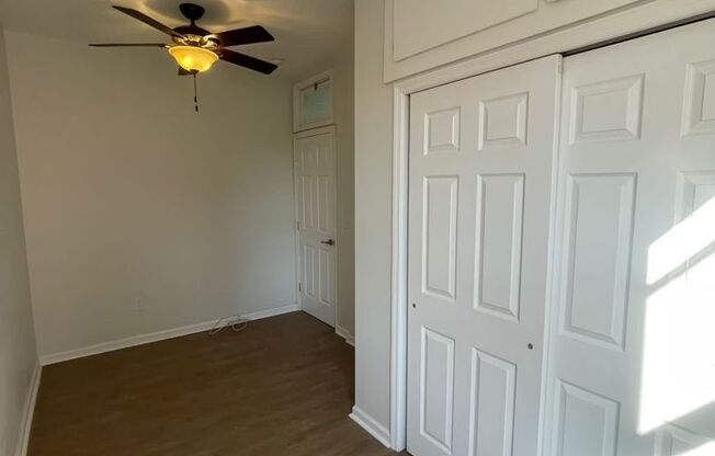 2 beds, 1 bath, $2,150, Unit 3B