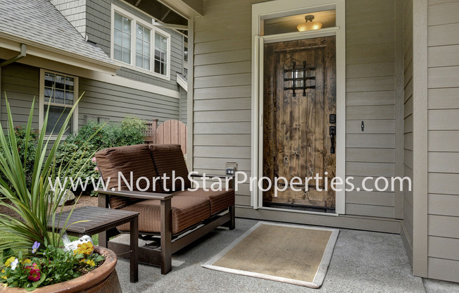 Wonderful Peaceful Lake Oswego Hideaway Townhome