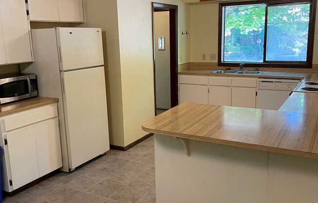 4 Bedroom Home Near OSU with Private Backyard