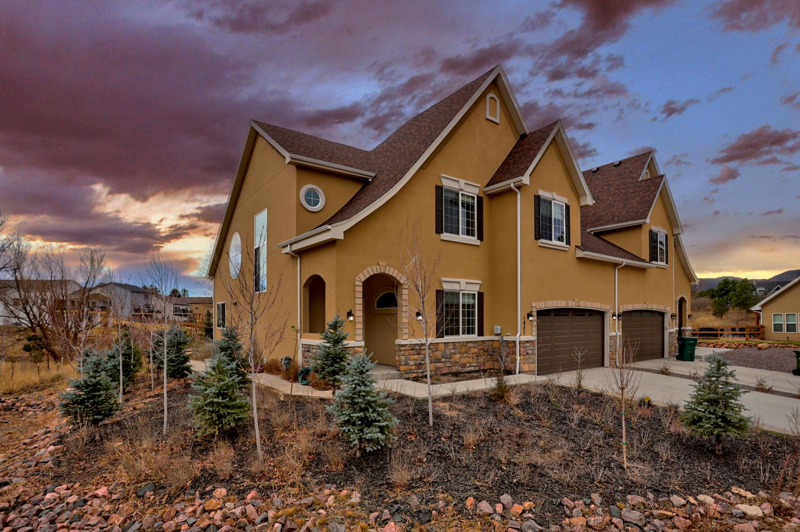 Beautiful Townhome in Bel Lago Villas backs to Monument Lake