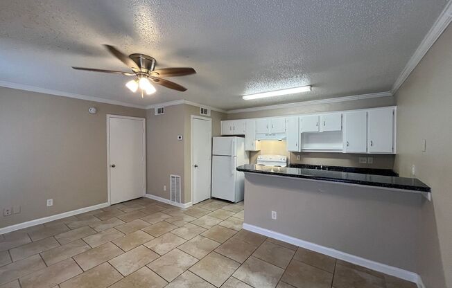 1 bed, 1 bath, 448 sqft, $1,100, Unit 134