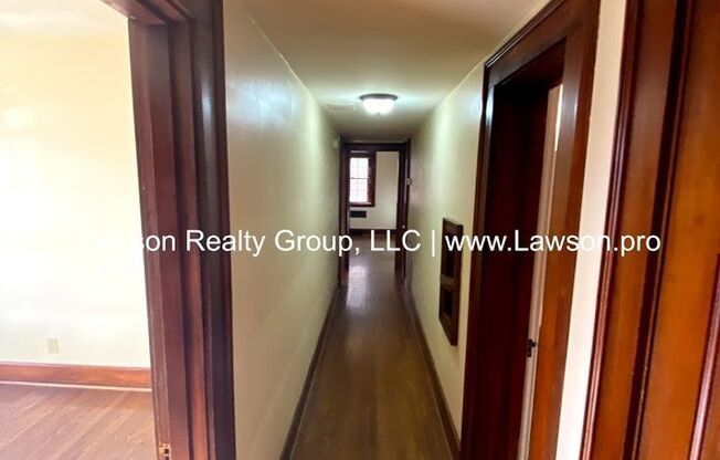 2 beds, 1 bath, 900 sqft, $1,275, Unit BensonFranklin - 04