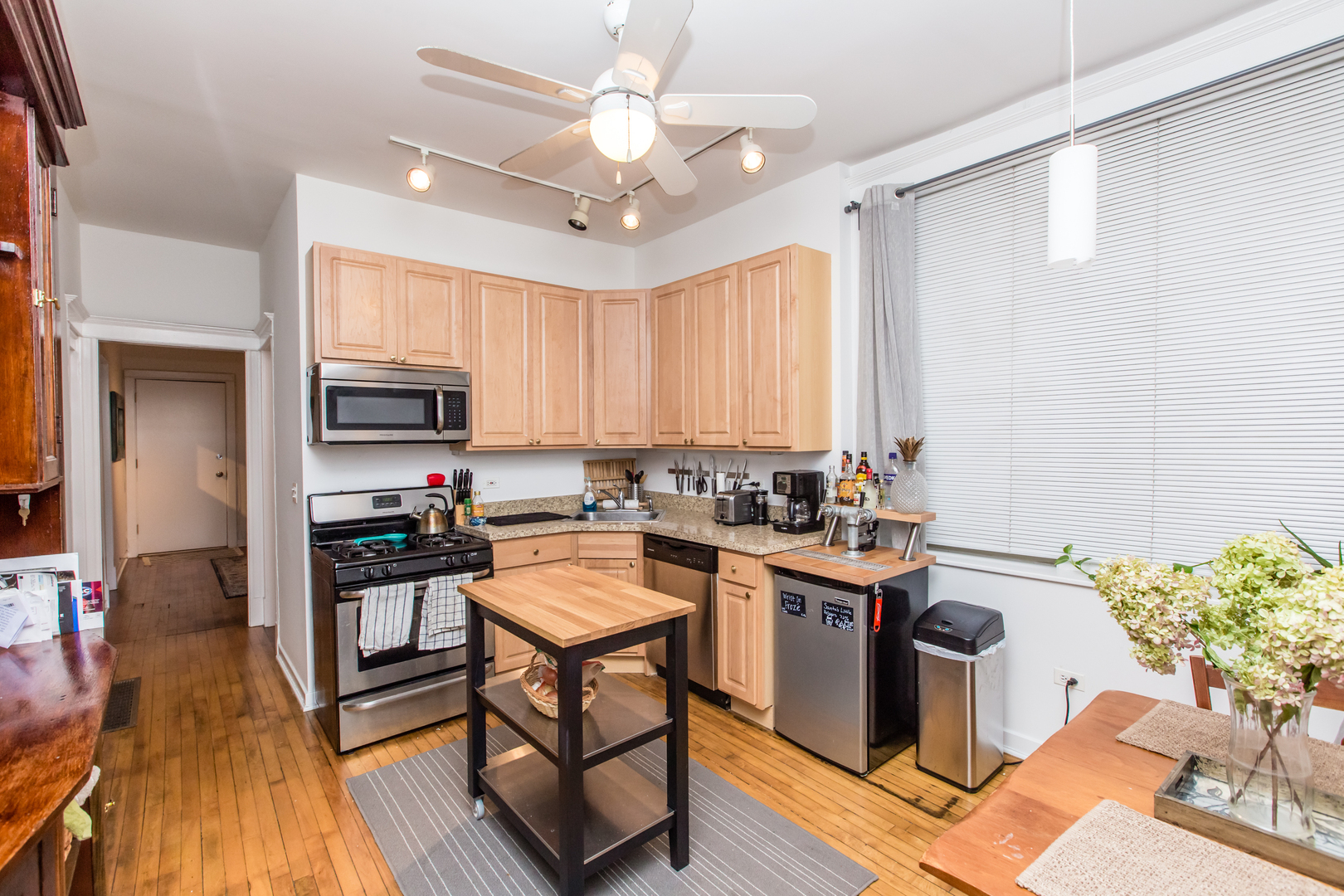 Spacious 2 Bedroom/1 Bath in Hot Wicker Park Location! Central A/C! Stainless Steel Appliances!