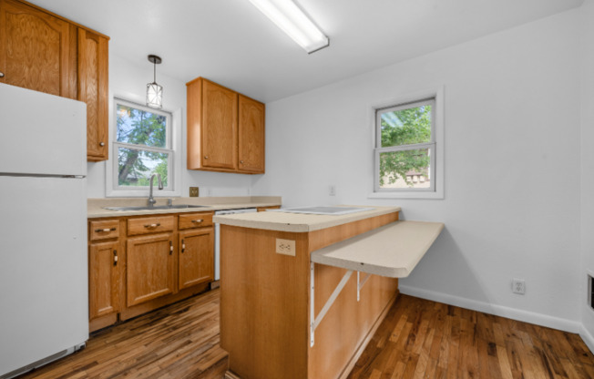 803 W 18 ST