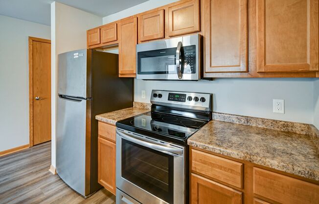 Studio, 1 bath, 579 sqft, $1,300, Unit 215