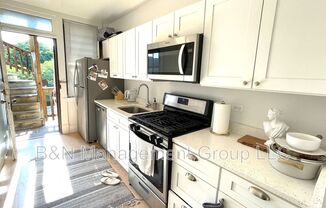 912 W OAKDALE