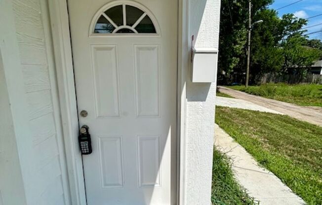 Charming 3-Bedroom 2 Bathroom Duplex in the Heart of Indianapolis