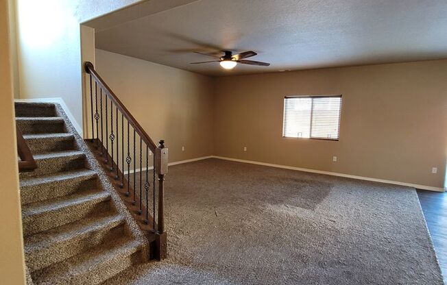 Spacious 4 Bedroom for Rent on Desert Lily