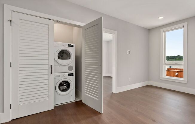 2 beds, 1 bath, 940 sqft, $3,000, Unit 309