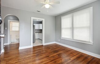 Large 2BR/1BA Downtown Savannah Home For Rent