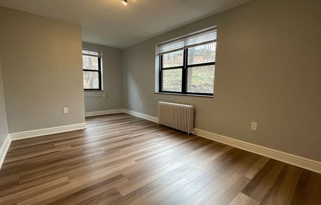 2 beds, 1 bath, 800 sqft, $1,840, Unit 6224 Fifth Ave. #215F