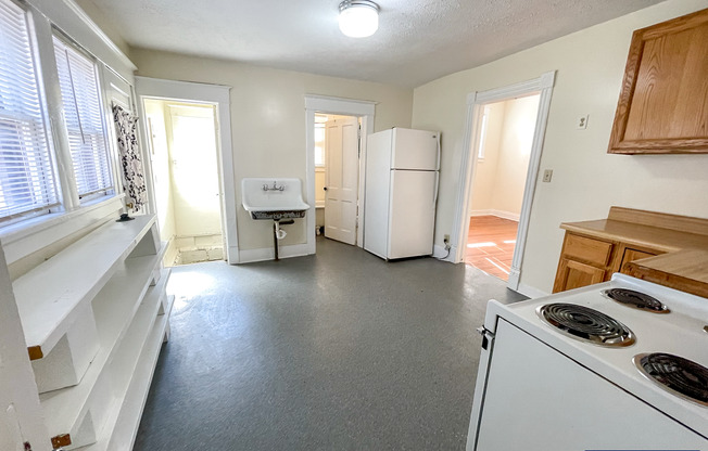 2 beds, 1 bath, $975