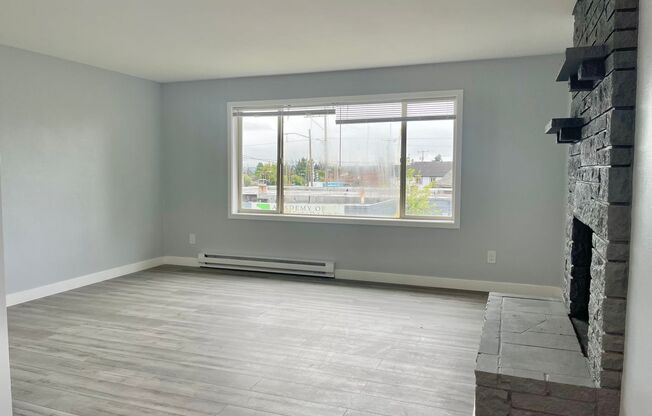 2 Bedroom 2 Bathroom Ballard Duplex!