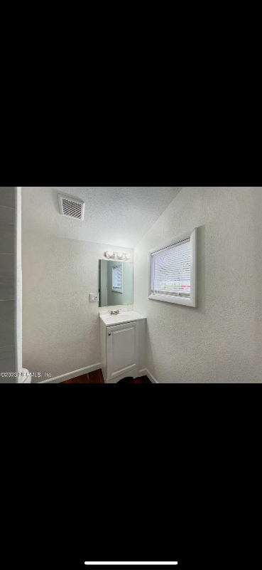 1122 W 31 ST