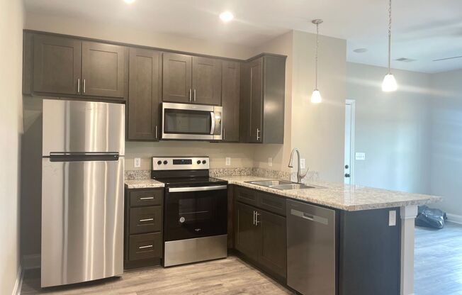 1 bed, 1 bath, 595 sqft, $780, Unit 216-211