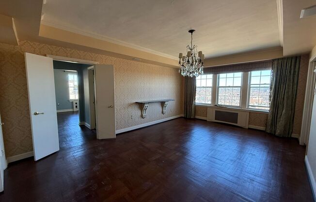 3 beds, 2 baths, 1,952 sqft, $3,200, Unit Royal York 916