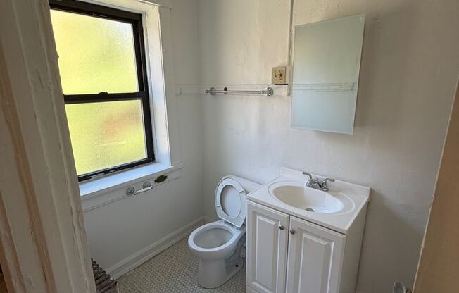 Studio, 1 bath, $1,100, Unit 216