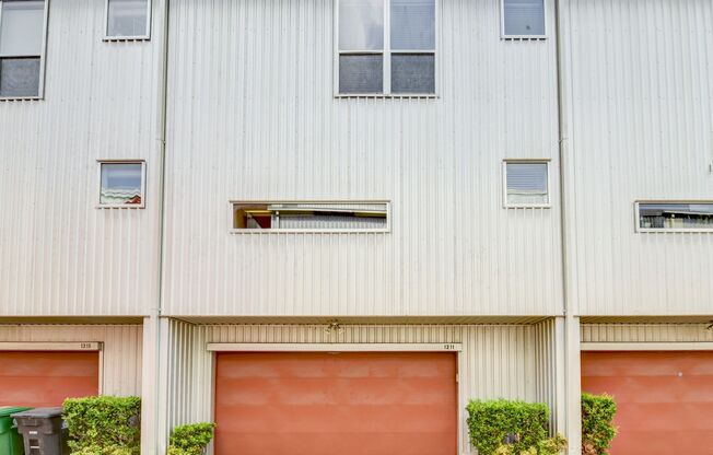 Modern Townhome In The Heart Of Midtown!