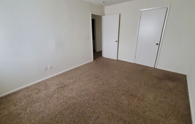 2 beds, 1 bath, 798 sqft, $695, Unit 3