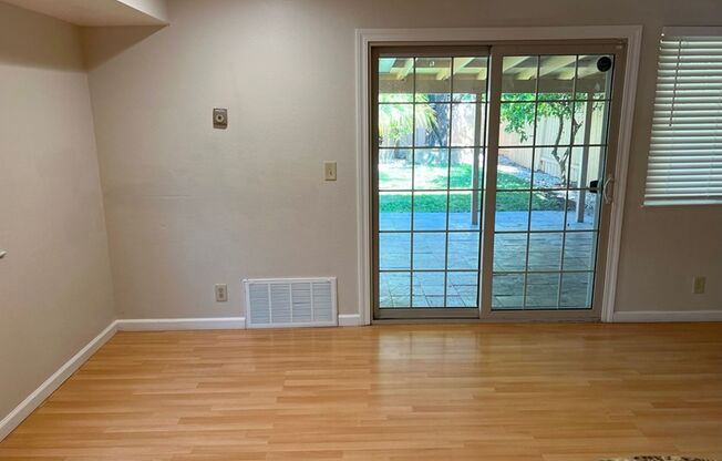 DESIRABLE 3bd/2.5ba WITH 2 CAR GARAGE AND PRIVATE BACK YARD ON A CUL-DE-SAC ROAD!!!