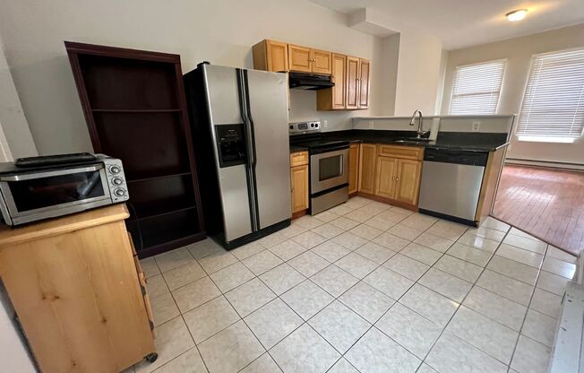 Stunning 4-Bedroom Townhouse in North Philadelphia! Available NOW!