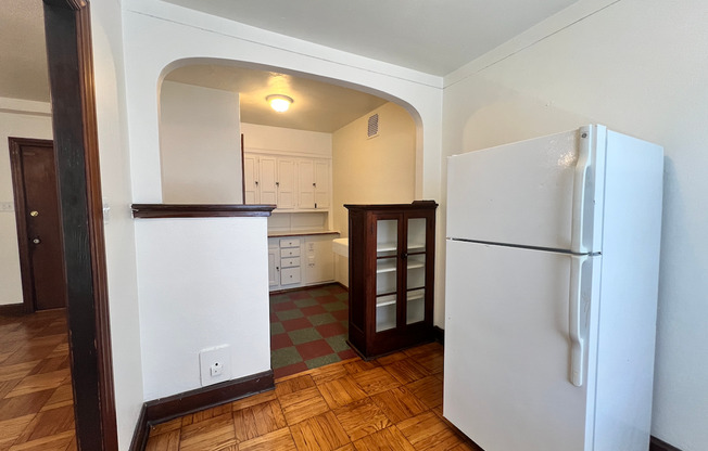 Studio, 1 bath, 400 sqft, $805, Unit 303