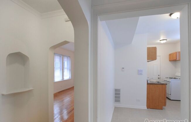 1108 E 82nd