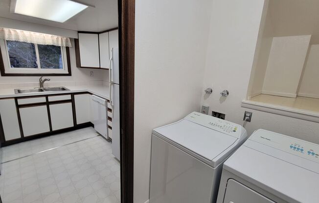 2 beds, 1 bath, $2,350, Unit Unit B