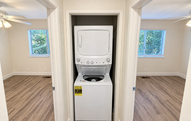 4 Bed Townhome - 1,250 Sq. Ft. + In-Unit W/D